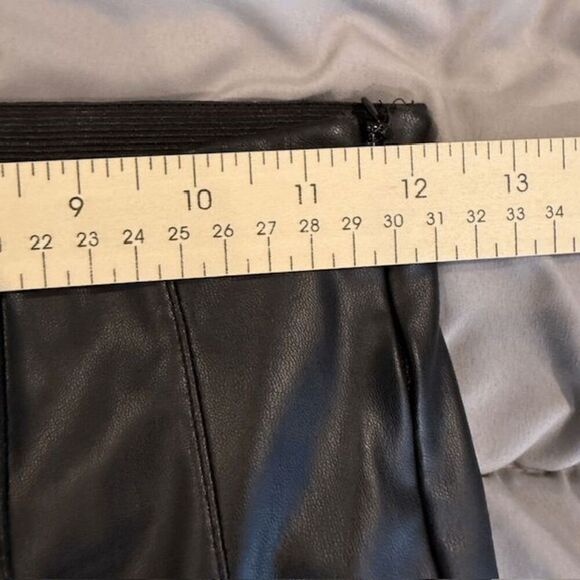 ZARA High Rise Faux Leather Leggings Black Side Zipper Elastic Waist Raw Hem XS - Picture 9 of 13